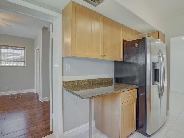 Home for rent at 254 NW 6th Avenue - photo 6754322