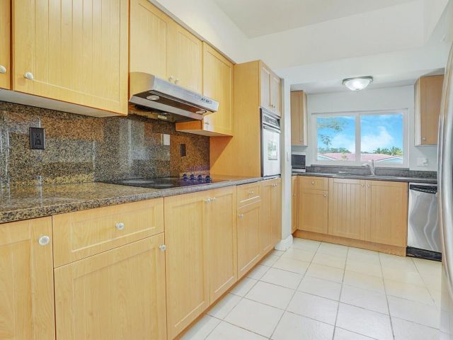 Home for rent at 254 NW 6th Avenue - photo 6754324