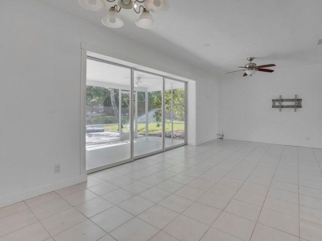 Home for rent at 254 NW 6th Avenue - photo 6754328