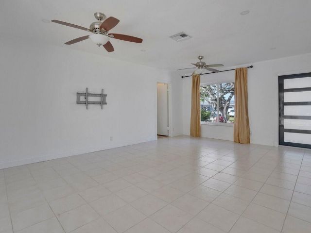 Home for rent at 254 NW 6th Avenue - photo 6754330