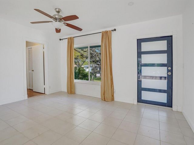 Home for rent at 254 NW 6th Avenue - photo 6754331