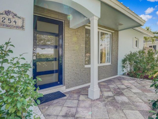 Home for rent at 254 NW 6th Avenue - photo 6754332