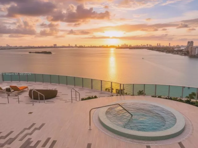 2-bedroom condo for sale in Miami - 488 NE 18th St 1209 - MondialRealty