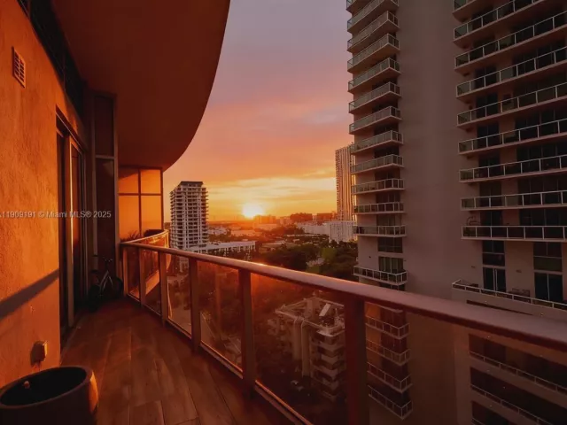 2-bedroom condo for sale in Miami - 488 NE 18th St 1209 - MondialRealty