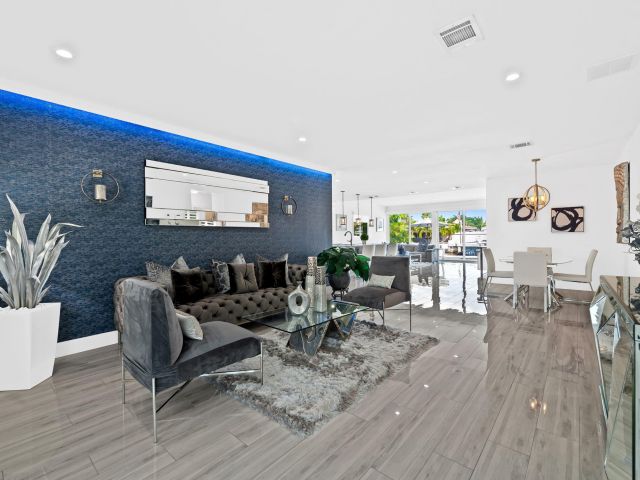 Home for sale at 2331 SE 14th Street - photo 6807795