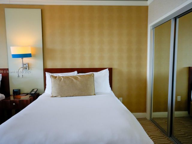 condo for sale in Sunny Isles Beach - 18001 Collins Ave 1118 - MondialRealty