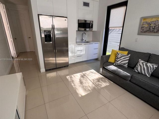 Home for rent at 8850 NW 98th Ct 8850 - photo 7486463