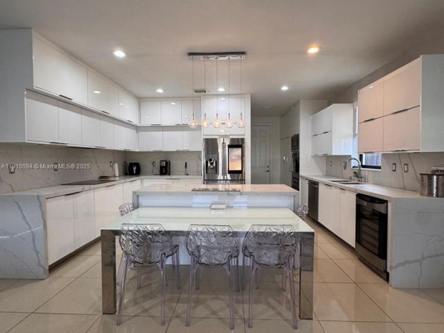 Home for rent at 8850 NW 98th Ct 8850 - photo 7486465