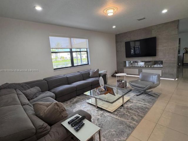 Home for rent at 8850 NW 98th Ct 8850 - photo 7486468