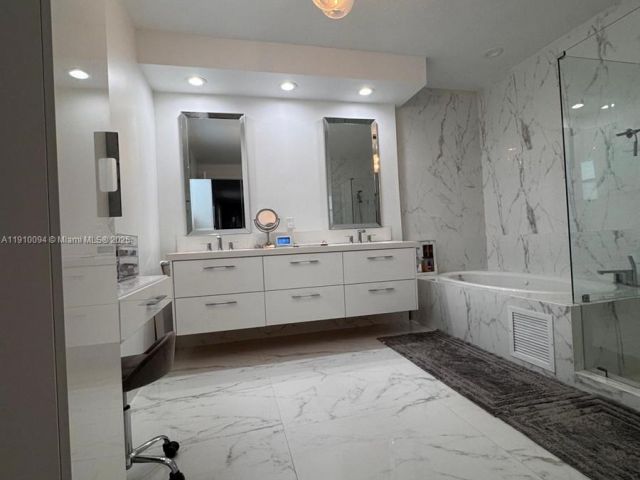 Home for rent at 8850 NW 98th Ct 8850 - photo 7486472