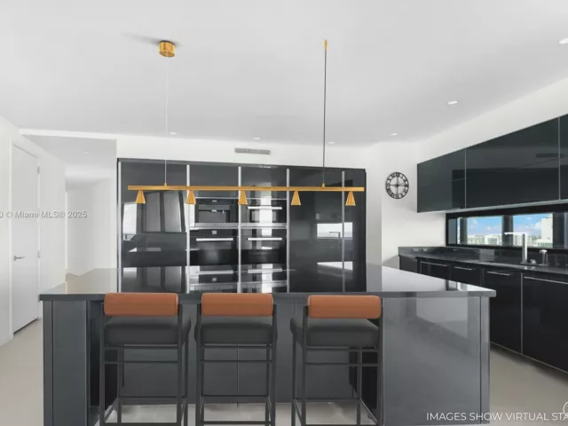 4-bedroom condo for sale in Sunny Isles Beach - 18555 Collins Ave 3205 - MondialRealty