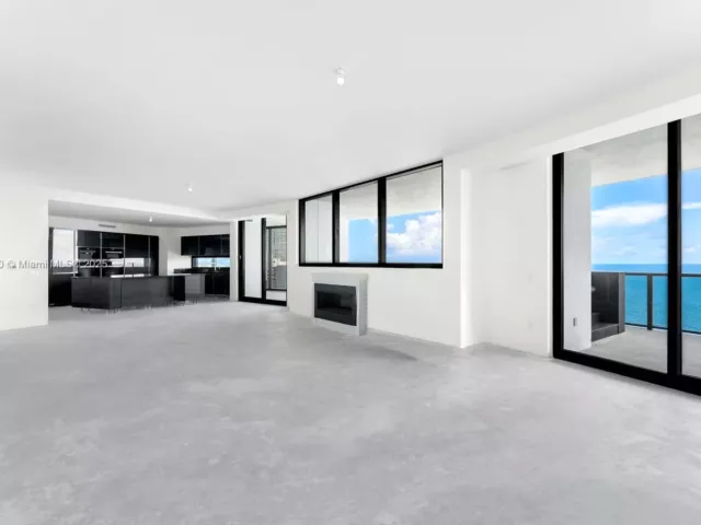 4-bedroom condo for sale in Sunny Isles Beach - 18555 Collins Ave 3205 - MondialRealty