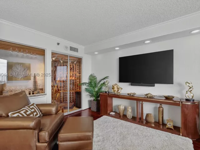 2-bedroom condo for sale in Aventura - 3000 Island Blvd 1904 - MondialRealty