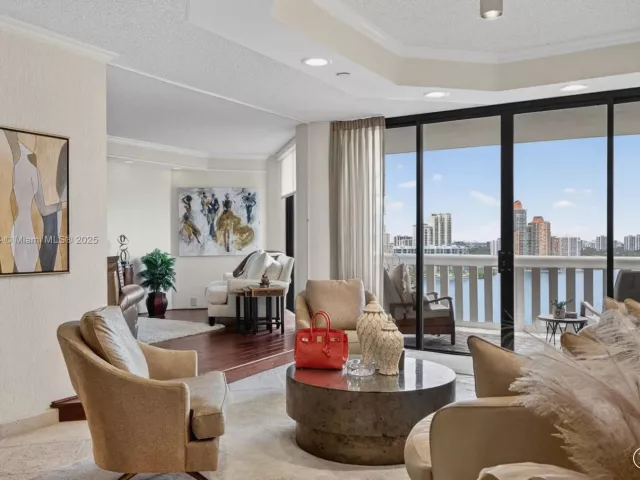 2-bedroom condo for sale in Aventura - 3000 Island Blvd 1904 - MondialRealty