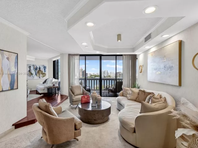 2-bedroom condo for sale in Aventura - 3000 Island Blvd 1904 - MondialRealty