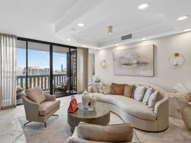 2-bedroom condo for sale in Aventura - 3000 Island Blvd 1904 - MondialRealty