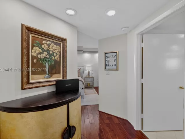 2-bedroom condo for sale in Aventura - 3000 Island Blvd 1904 - MondialRealty