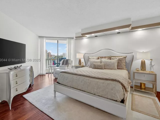 2-bedroom condo for sale in Aventura - 3000 Island Blvd 1904 - MondialRealty