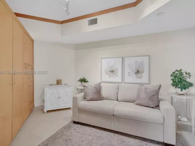 2-bedroom condo for sale in Aventura - 3000 Island Blvd 1904 - MondialRealty