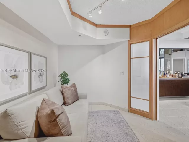 2-bedroom condo for sale in Aventura - 3000 Island Blvd 1904 - MondialRealty