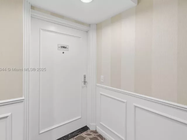 2-bedroom condo for sale in Aventura - 3000 Island Blvd 1904 - MondialRealty