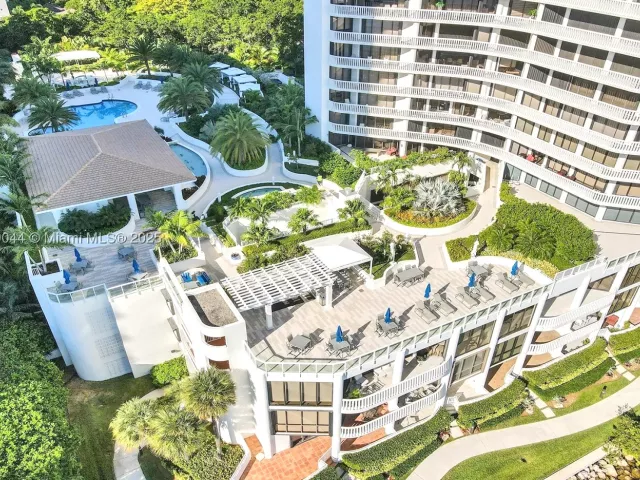 2-bedroom condo for sale in Aventura - 3000 Island Blvd 1904 - MondialRealty