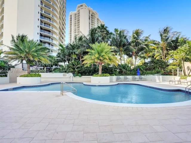 2-bedroom condo for sale in Aventura - 3000 Island Blvd 1904 - MondialRealty