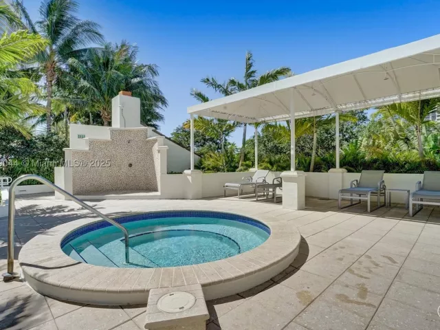 2-bedroom condo for sale in Aventura - 3000 Island Blvd 1904 - MondialRealty