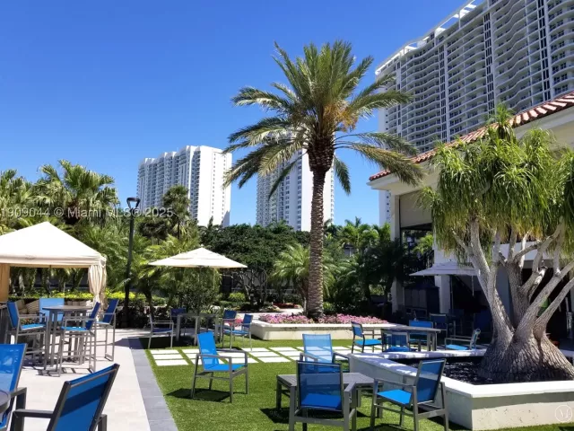 2-bedroom condo for sale in Aventura - 3000 Island Blvd 1904 - MondialRealty