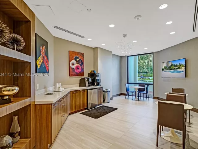 2-bedroom condo for sale in Aventura - 3000 Island Blvd 1904 - MondialRealty