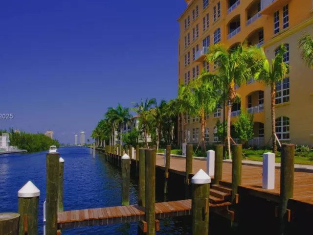 2-bedroom condo for sale in Aventura - 3001 NE 185th St 431 - MondialRealty