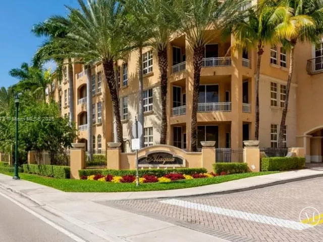 2-bedroom condo for sale in Aventura - 3001 NE 185th St 431 - MondialRealty