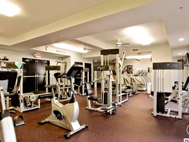 2-bedroom condo for sale in Aventura - 3001 NE 185th St 431 - MondialRealty