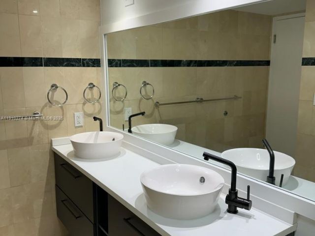 Apartment for rent  Unit #430 - photo 6757360