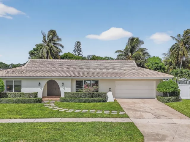 4-bedroom home for rent in Boca Raton - 5660 Golfway Dr 0 - MondialRealty