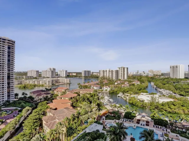 2-bedroom condo for sale in Aventura - 2000 Island Blvd 1710 - MondialRealty