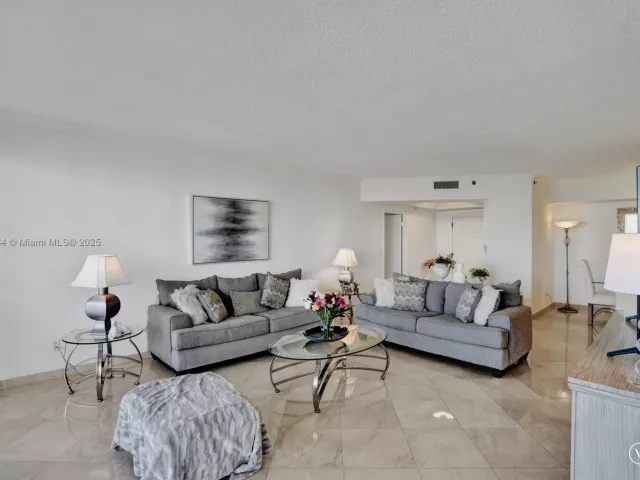 2-bedroom condo for sale in Aventura - 2000 Island Blvd 1710 - MondialRealty