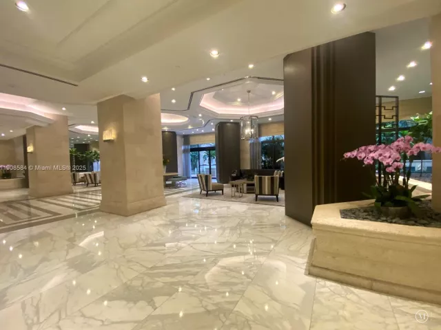 2-bedroom condo for sale in Aventura - 2000 Island Blvd 1710 - MondialRealty