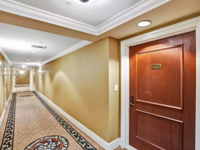 2-bedroom condo for sale in Aventura - 2000 Island Blvd 1710 - MondialRealty