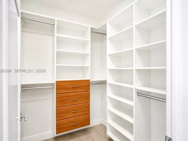2-bedroom condo for sale in Aventura - 2000 Island Blvd 1710 - MondialRealty