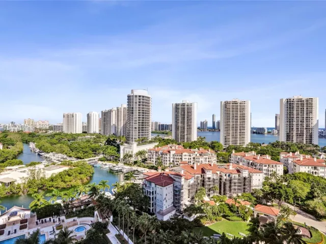 2-bedroom condo for sale in Aventura - 2000 Island Blvd 1710 - MondialRealty