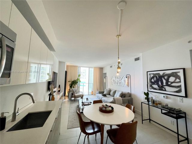 Apartment for sale  Unit #806 - photo 6774084