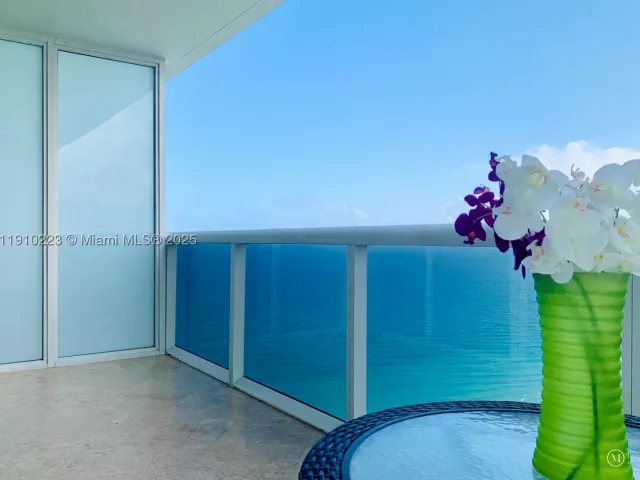 1-bedroom condo for rent in Hallandale Beach - 1830 S Ocean Dr 3605 - MondialRealty