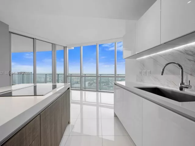 1-bedroom condo for sale in Miami - 851 NE 1st Ave 4204 - MondialRealty
