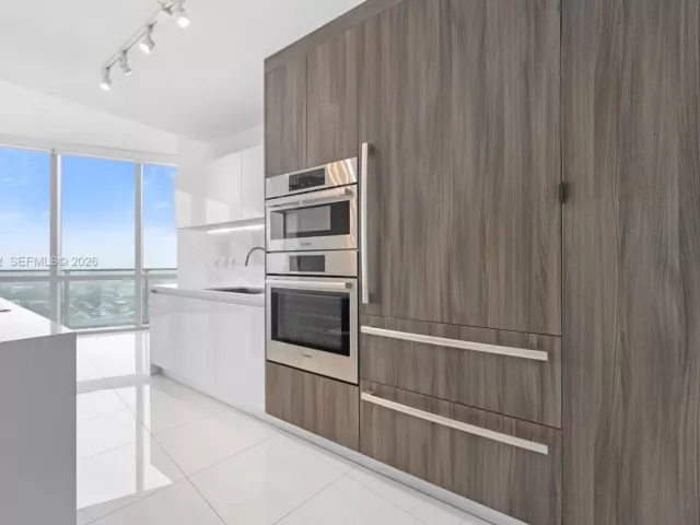 1-bedroom condo for sale in Miami - 851 NE 1st Ave 4204 - MondialRealty