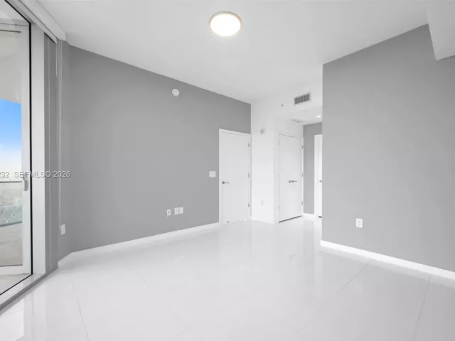 1-bedroom condo for sale in Miami - 851 NE 1st Ave 4204 - MondialRealty