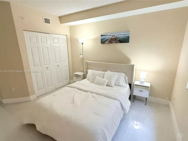 2-bedroom condo for sale in Sunny Isles Beach - 17150 N Bay Rd 2102 - MondialRealty