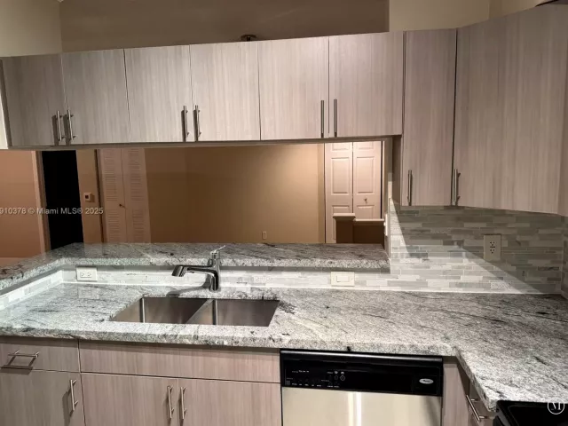 2-bedroom condo for sale in Sunny Isles Beach - 17150 N Bay Rd 2102 - MondialRealty