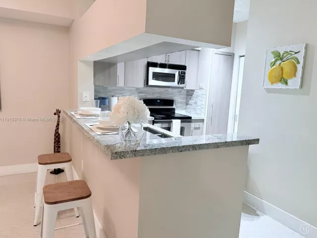 2-bedroom condo for sale in Sunny Isles Beach - 17150 N Bay Rd 2102 - MondialRealty