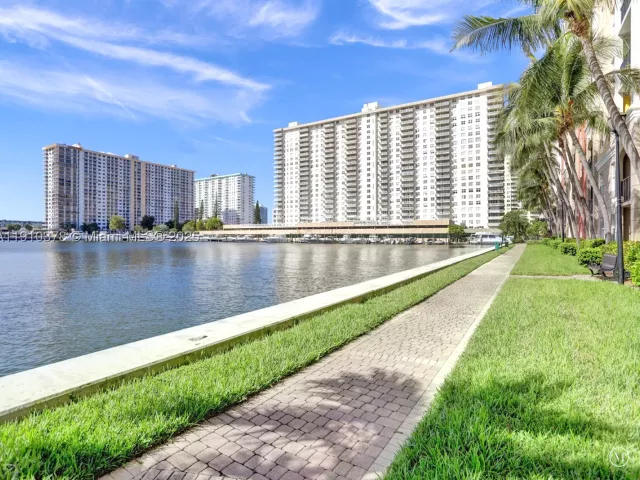 2-bedroom condo for sale in Sunny Isles Beach - 17150 N Bay Rd 2102 - MondialRealty